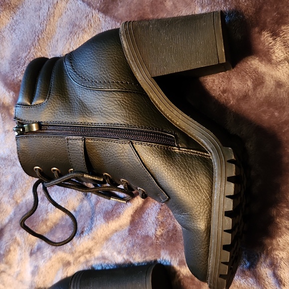 Torrid Side Zip Block Heel Ankle Boot  Size 9 - Picture 5 of 7